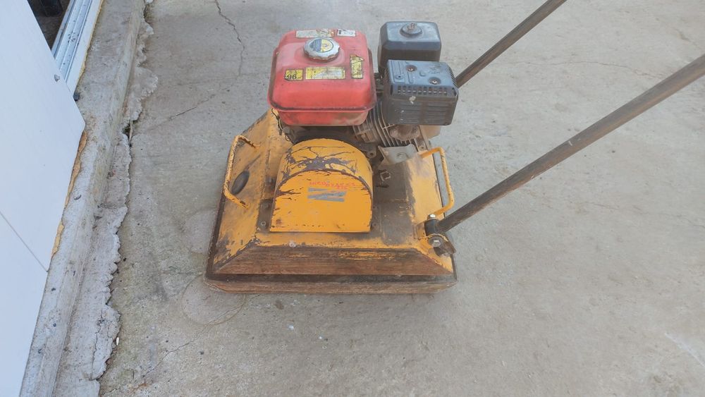 Închiriez placa vibrocompactoare de închiriat