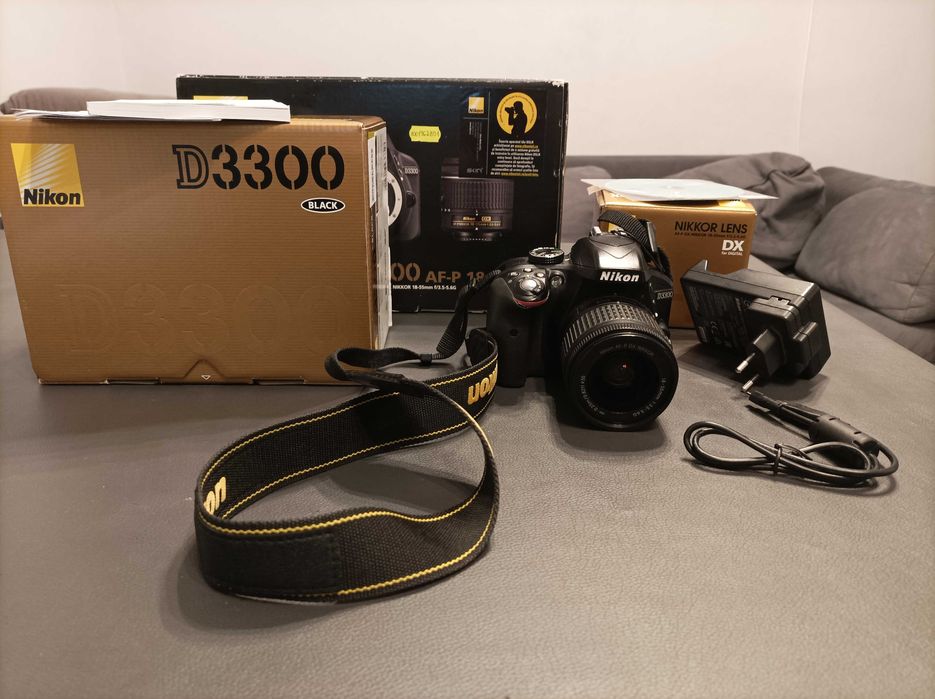 фотоапарат Nikon D3300, цял комплект с дефект на обектив