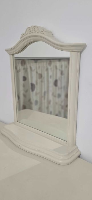 Set mobilier Willis & Gambier masă machiaj oglinda scaun