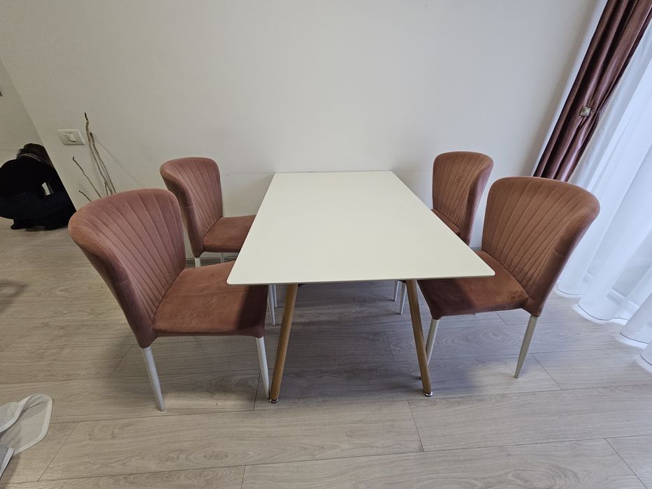 Masa de Bucatarie 120 x 80 cu 4 Scaune Tapitate