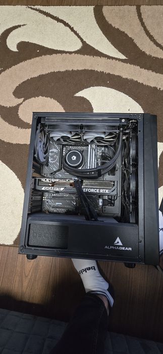 Pc gaming, amd ryzen 7 9800x3d , rtx 5070 , 4 tb stocare  samsung 9100 pro 2 tb gen 5 , samsung 990 pro ,32 gb ram corsair venegance 6000 Mghz