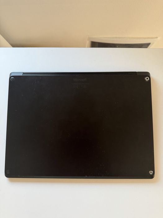 Vand !! urgent !! laptop Microsoft cu touch screen i5 gen 10th