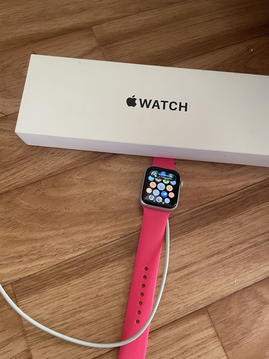 Продам apple watch SE2 Gen2023