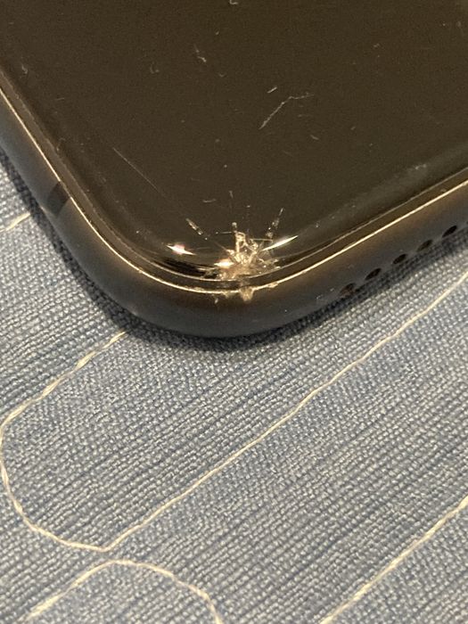 Iphone 11 black.