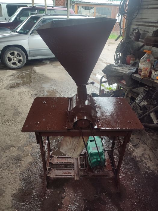 Продам зернодробилку