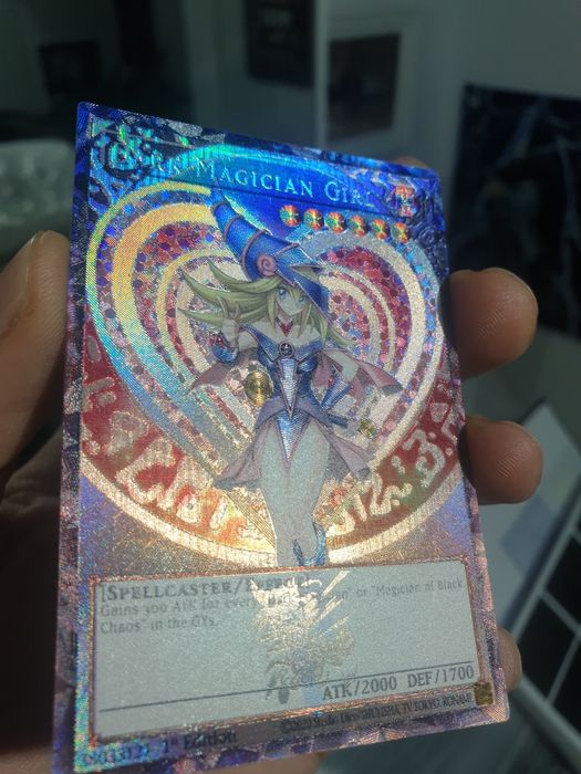 Carte Yugioh Dark Magician Girl