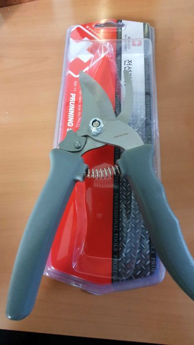 Секатр,для хозяйства.