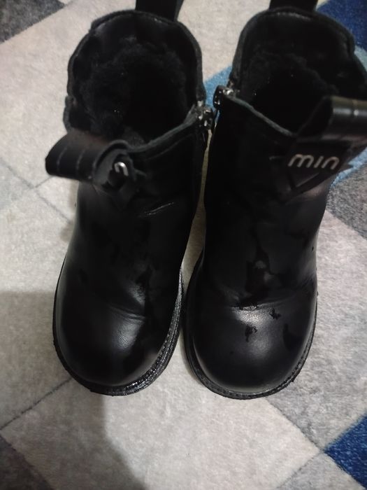 Продам демисезонные сапоги на девочку