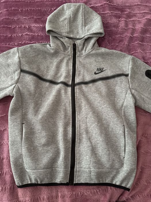 серая Nike Tech Fleece размер S для мальчиков и девочек, одевали 1 раз