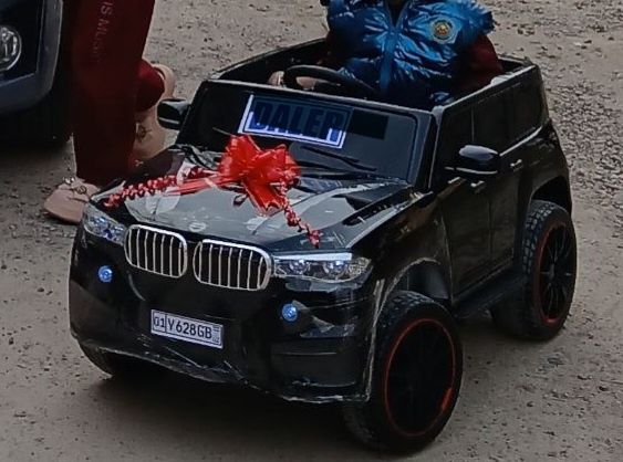 BMW X5 uslubidagi elektr bolalar mashinasi sotiladi.

- Rangi: Qora
-