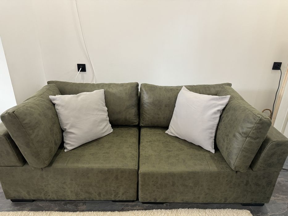 Дивин + 8 бр. столове