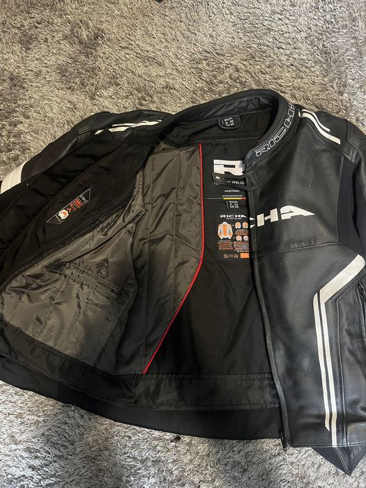 Мото екипировка. Цялостна екипировка на две отделни части.