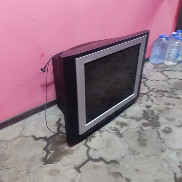 Продаю б/у телевизор марка LG