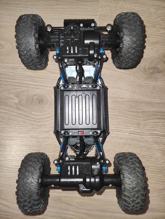 Машинка на радиоуправлении Rock Crawler