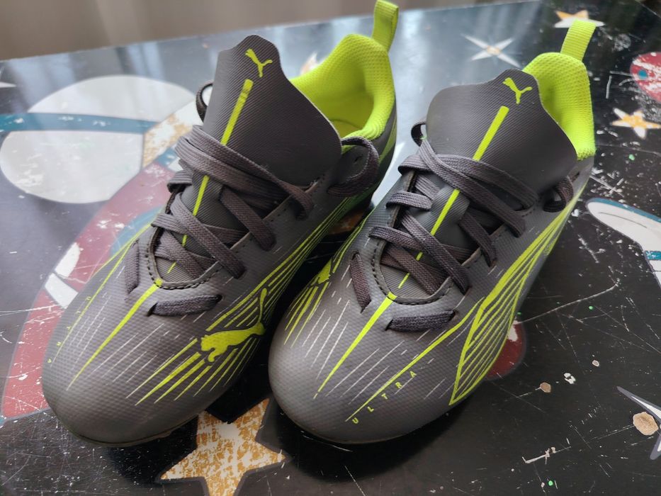 Vand Ghete de fotbal Puma   Nr 31!