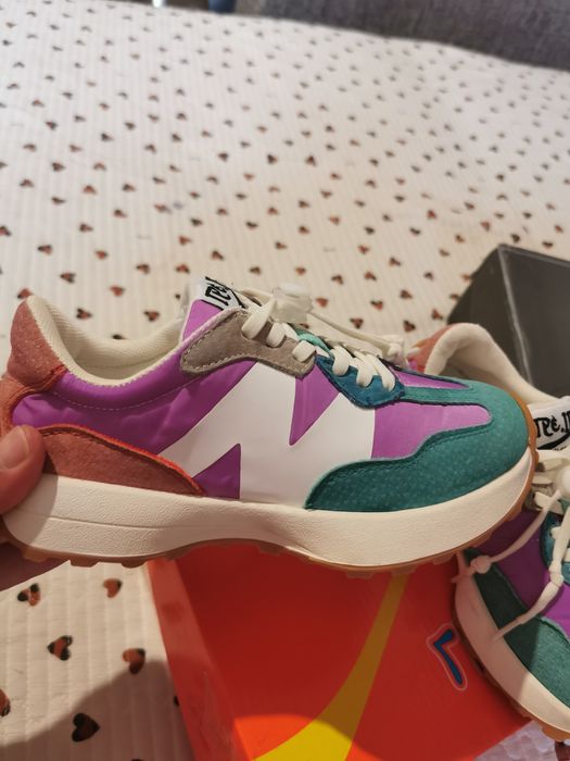 Продам детские кроссовки