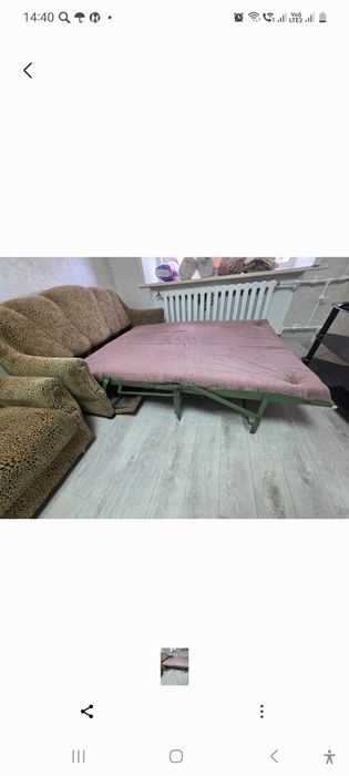 Диван с двумя креслами.