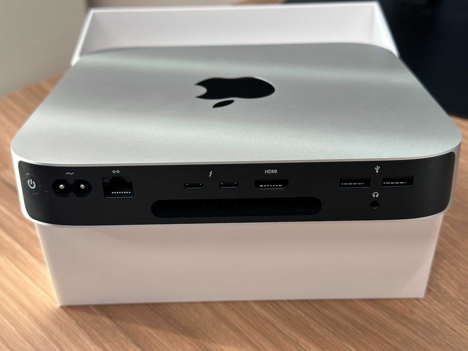 Apple Mac Mini M1, 16 GB, 512 SSD + SAMSUNG ViewFinity S8 27"