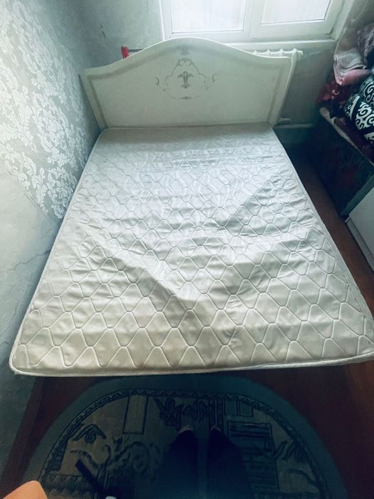 Спальный кровать