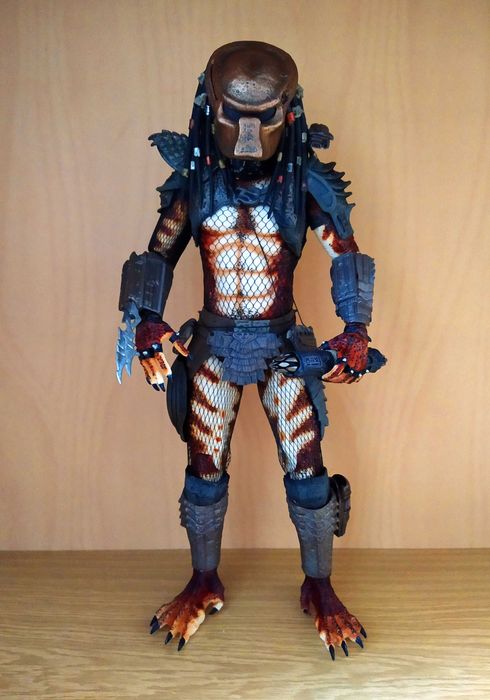 Екшън фигури NECA 1/4 Jungle & City Hunter Predator LED