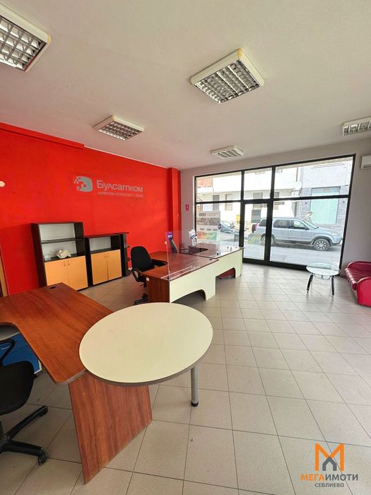 Дава се под наем Офис в Севлиево - 50 кв.м за 326.4 € - Снимка #1