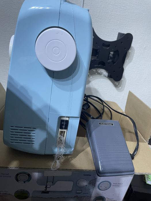 Продавам шевна машина Brother LX-3817A