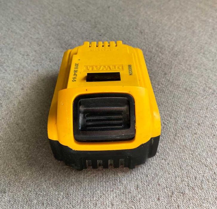 Acumulator DeWalt DCB182-XJ 18V 4.0Ah Li-Ion XR