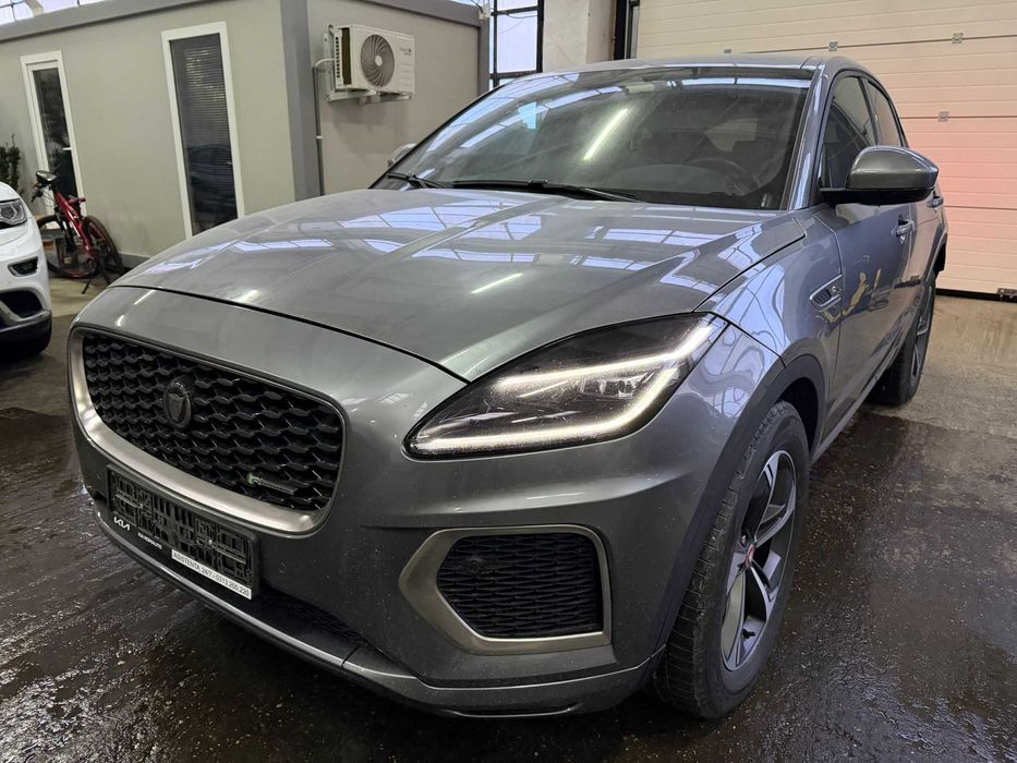 Jaguar E-Pace avariat