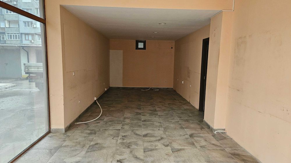 Дава се под наем Офис в Добрич, Център - 121 кв.м за 612 € - Снимка #2