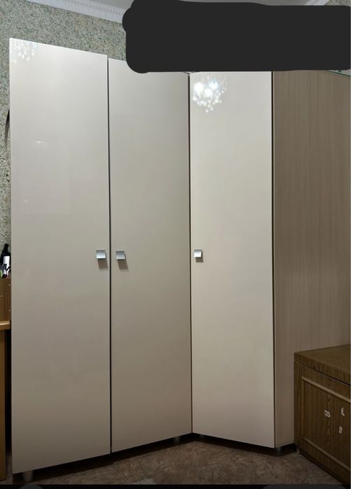 Шифоньер угловой