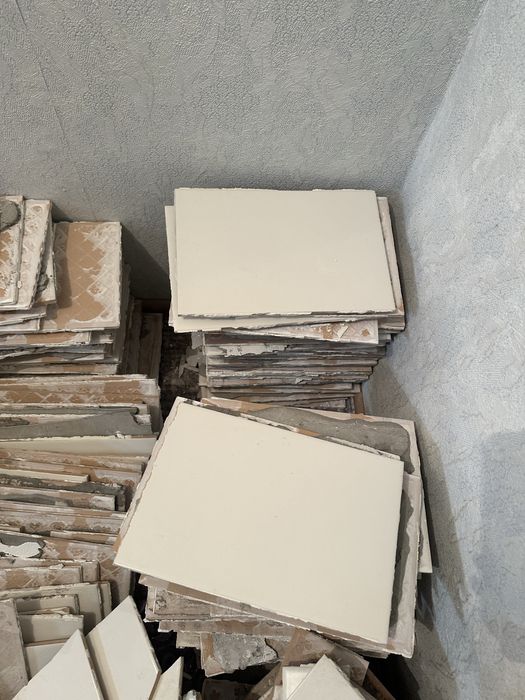 Отдам кафель даром