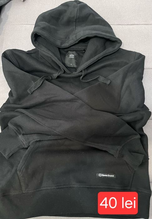 Vând haine băieți marimea S, M în stare foarte buna