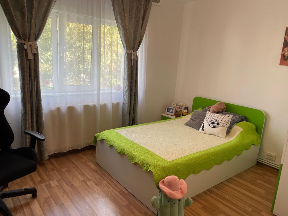 vand apartament cu 2 camere, etaj 3