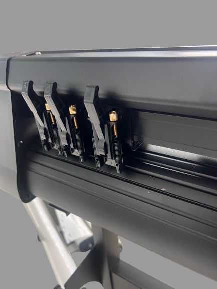 Режущий плоттер JINKA GC1350S