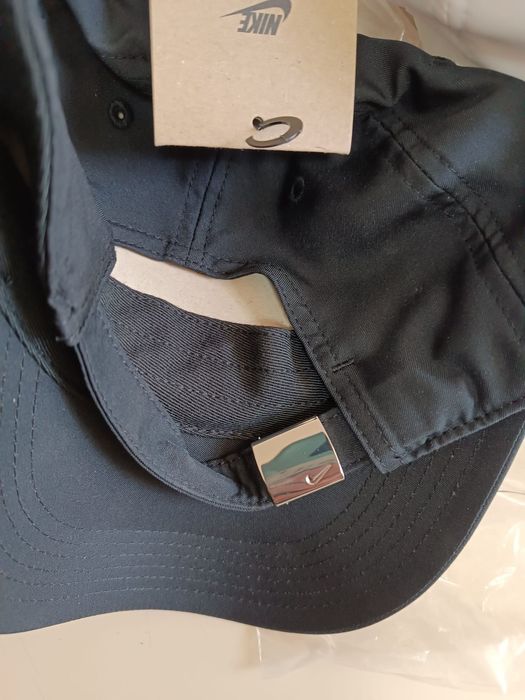Vand sepci de la firma Nike