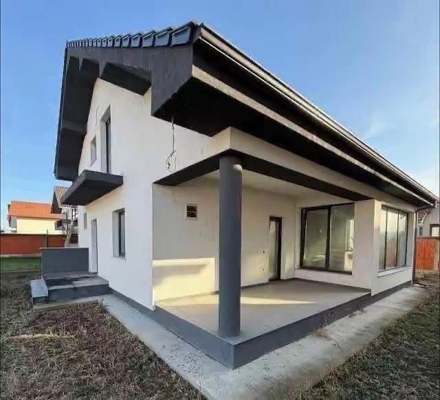 Casa de vanzare in Sanmartin !