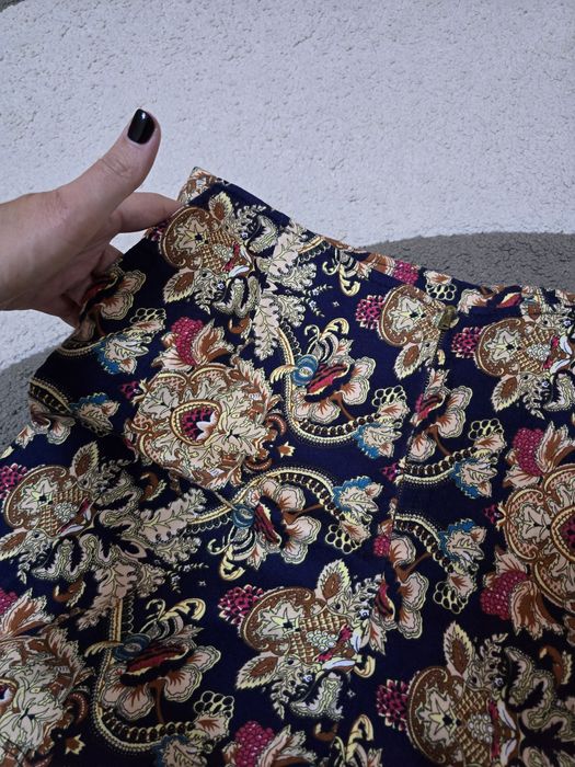 Продавам 2броя къси панталонки за 10лв. Размер М