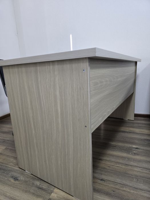 Продаются офисные и учебные стола и кресла