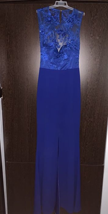 Rochie de ocazie , purtată o singură dată .