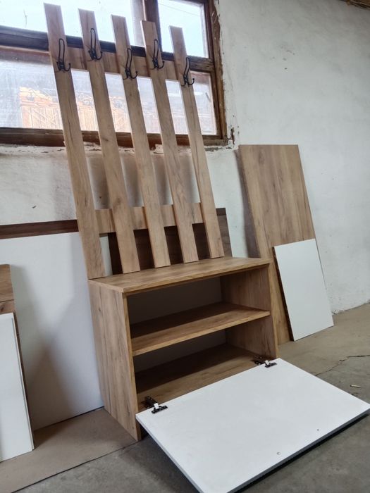 Продам вешалку в прихожую