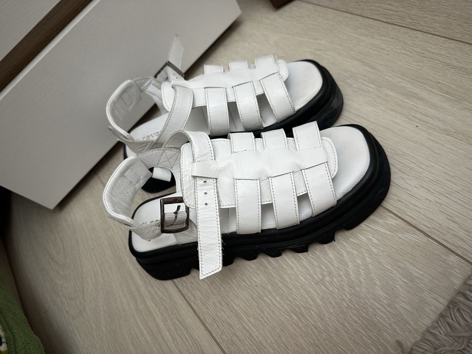 Продам сандали женские