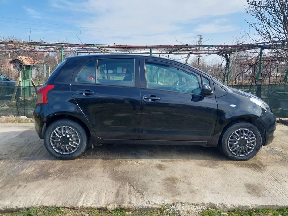 Тойота Ярис 1.0 бензин