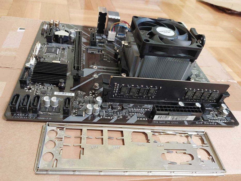 AMD Ryzen 5 3600 + Gigabyte B450M S2H + 16GB 3200Mhz DDR4