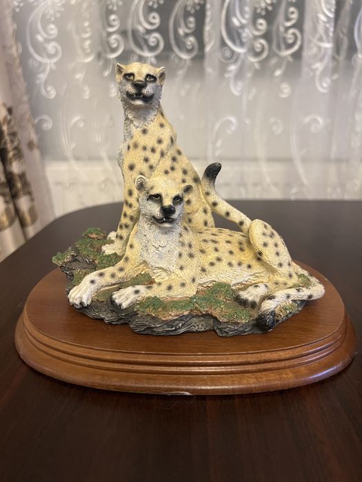 Obiect decorativ cu gheparzi