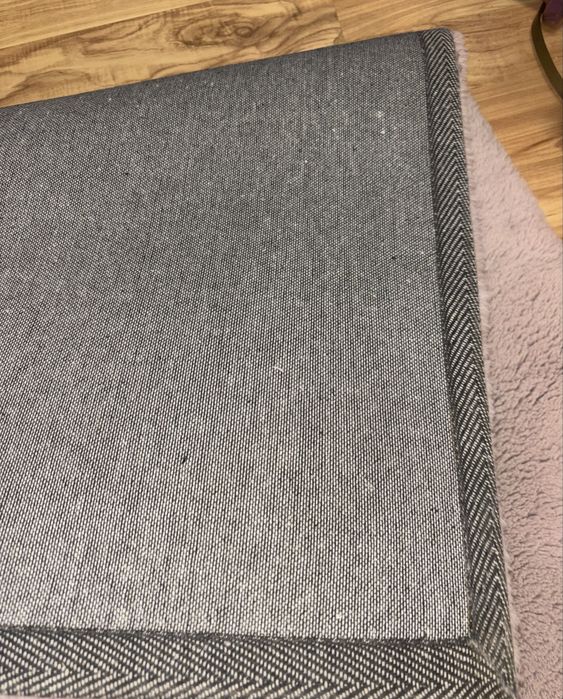 Covor puf are 150 cm pe 80 cm