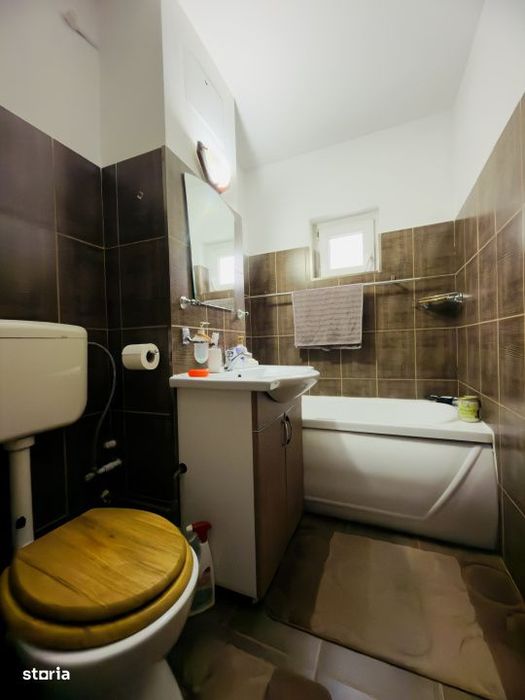 Apartament 4 camere, decomandat, etaj 2, 78mp in Bucovina