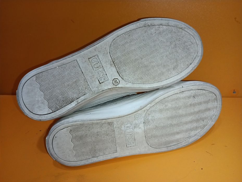 Guess Los Angeles N 37 кожени