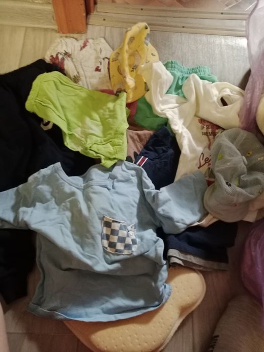 Отдам даром детские вещи.