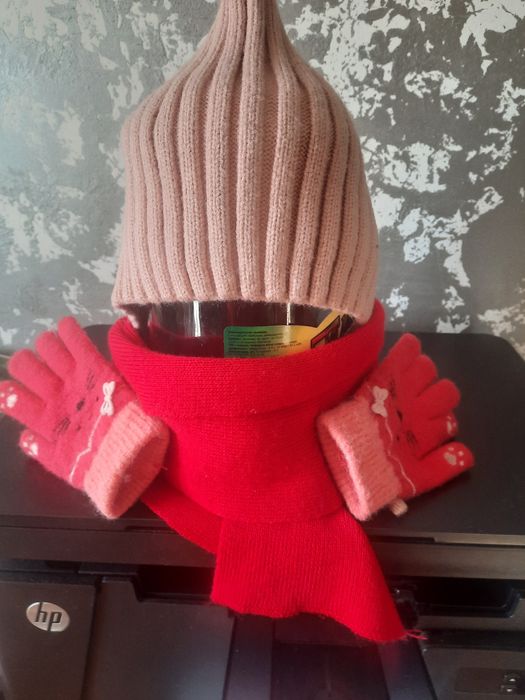 Продам шапки для девочки