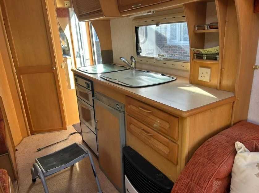 Четири местна каравана „Compass Pentara 524“ 2006г. оборудвана ФОРСЕЛТ